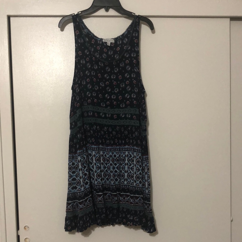 Short dress with lace trim